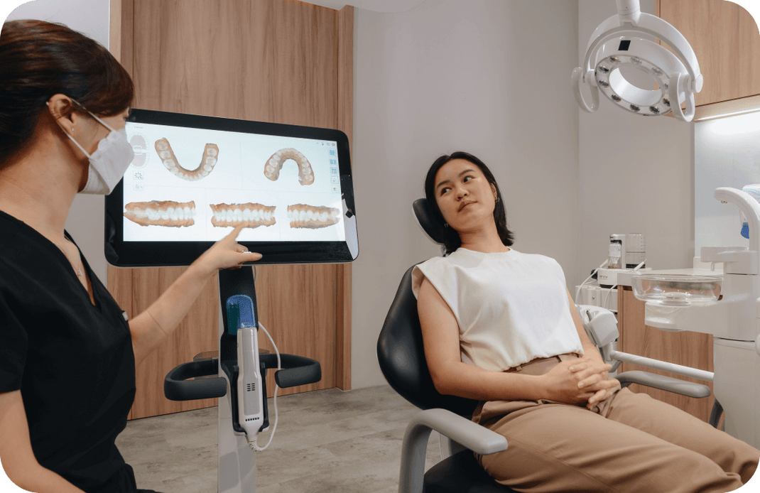 Photo of a dentist explaining to a woman about the Itero Element 5D Plus scan